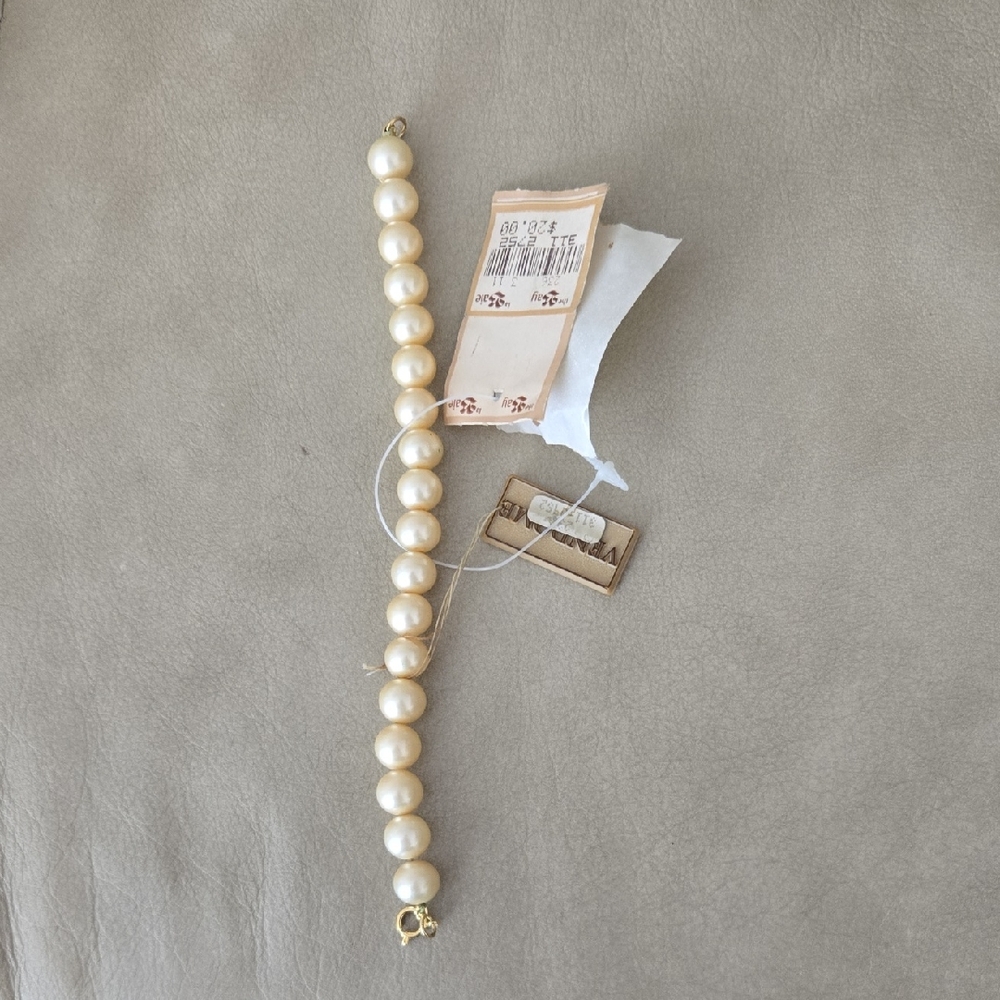 Elegant Cream Pearl Bracelet